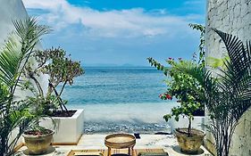La Plage Onirique Beachfront Nusa Penida